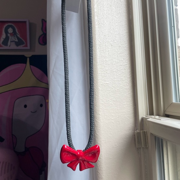 Y2K Vintage flying colors signed ceramic red bow black cord necklace - Picture 8 of 17